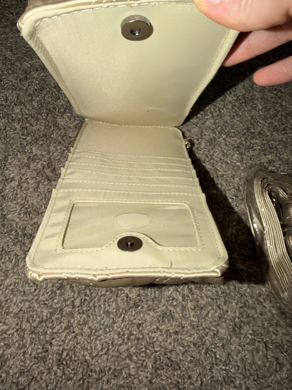 Ihkwip Ring-Ring Gold Phone Crossbody RFID Wallet - Picture 8 of 10